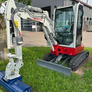Takeuchi TB 325 R Gebrauchtmaschine Frontansicht